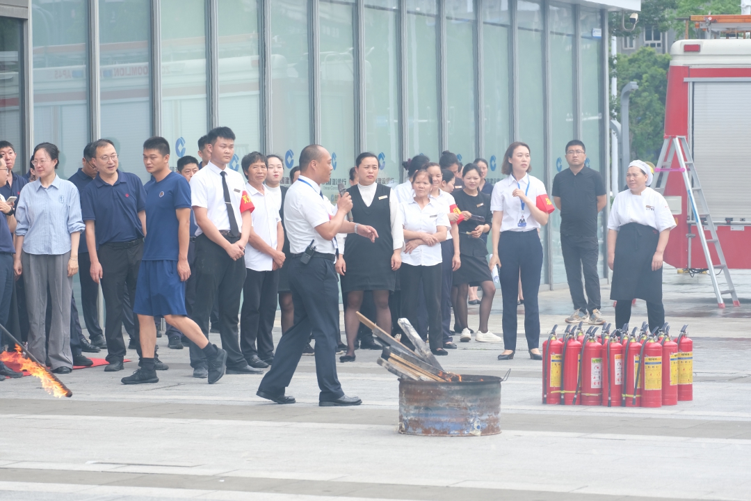 以練促防，長(zhǎng)房集團(tuán)組織開展消防應(yīng)急演練